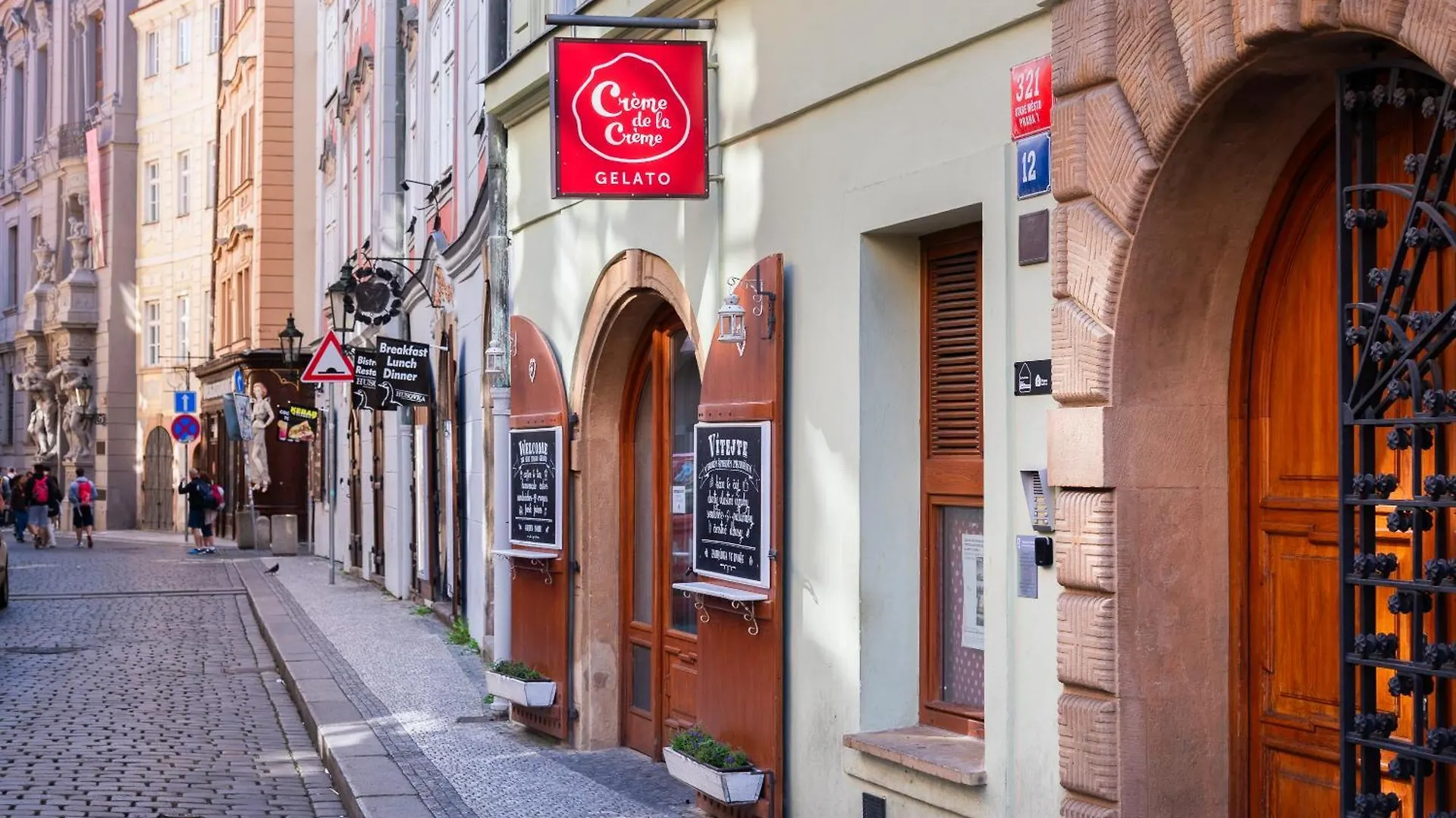6 Continents Apartments By Adrez Prague