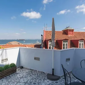 Terrace & River View In Alfama Lisbon