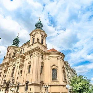 Daire The Old Town Square & Parizska, Prag